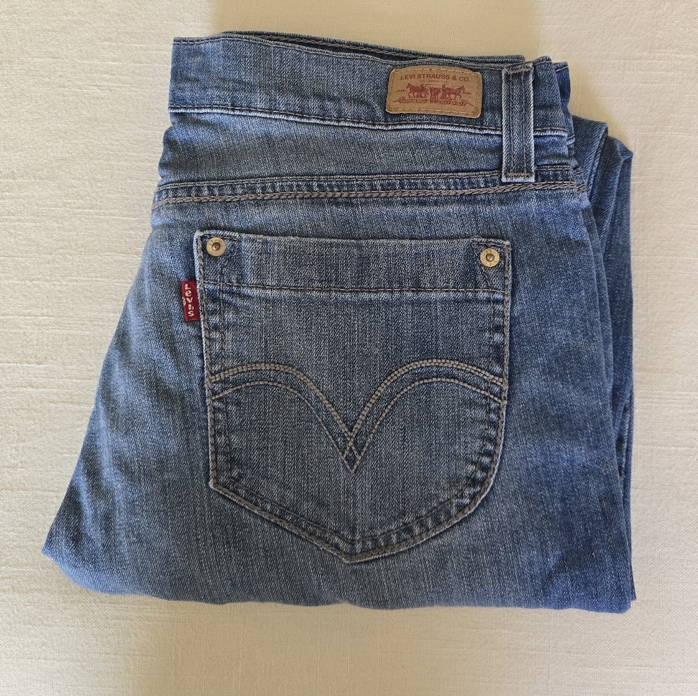 Levi's Women's Classic Straight Leg Medium Blue Super Low 524 Jeans
